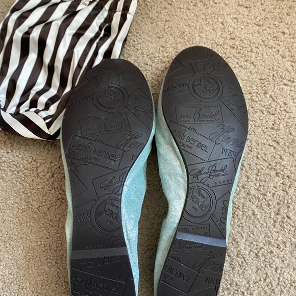Henri Bendal slip in soft metallic loafers. Mint green. Size 10 - Picture 2 of 3